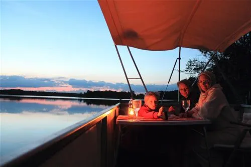 freecamper-bootsurlaub-im-eigenen-campingmobil-vipperow-dpvgt