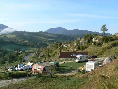 camping-panorama-rucar-4uudr