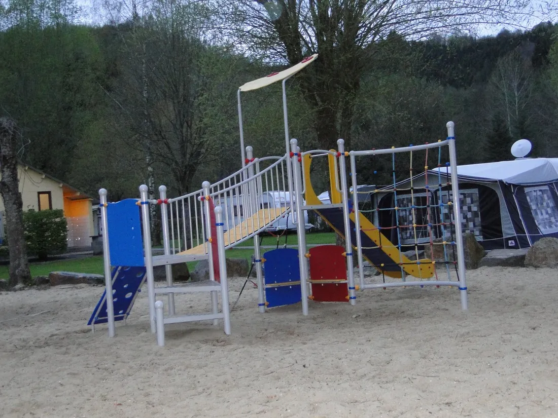 camping-le-grillon-la-rocheenardenne-qtuqk