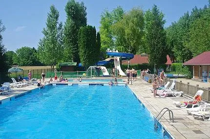 camping-le-val-damour-jura-rhjzx