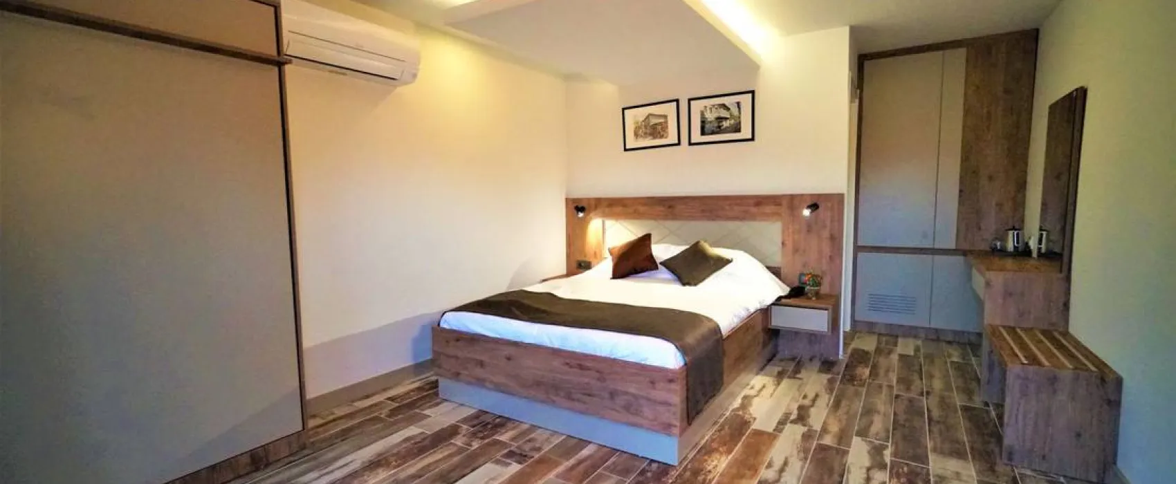 Milyos Hobbit Hotel