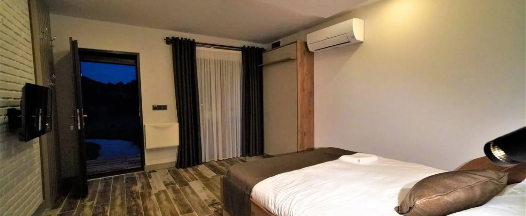 Milyos Hobbit Hotel