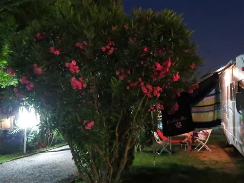 camping-villa-garuti-padenghe-lago-di-garda-bl0ig