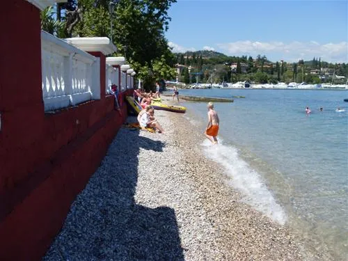camping-villa-garuti-padenghe-lago-di-garda-qphka