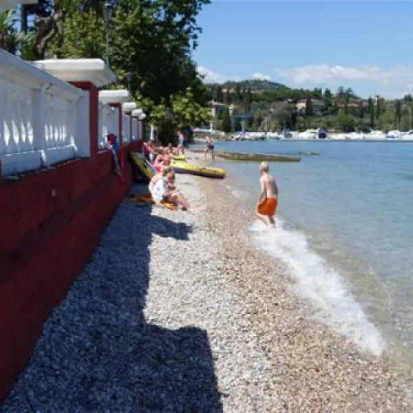 camping-villa-garuti-padenghe-lago-di-garda-qphka
