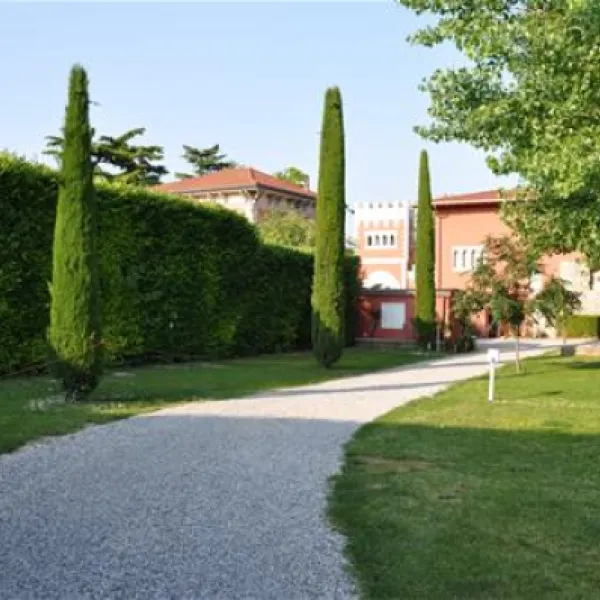 camping-villa-garuti-padenghe-lago-di-garda-rb5nj