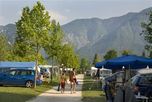 camping-spiaggia-calceranica-al-lago-m5nro