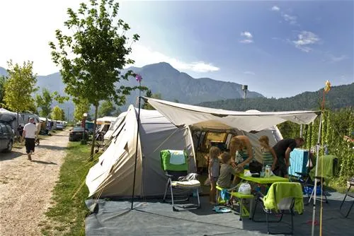 camping-spiaggia-calceranica-al-lago-njmf5