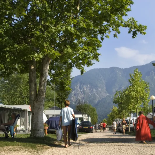 camping-spiaggia-calceranica-al-lago-ooua3