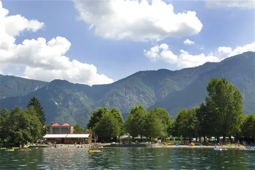 camping-spiaggia-calceranica-al-lago-qzvbn