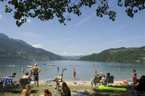 camping-spiaggia-calceranica-al-lago-znyrv