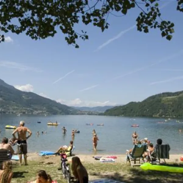 camping-spiaggia-calceranica-al-lago-znyrv