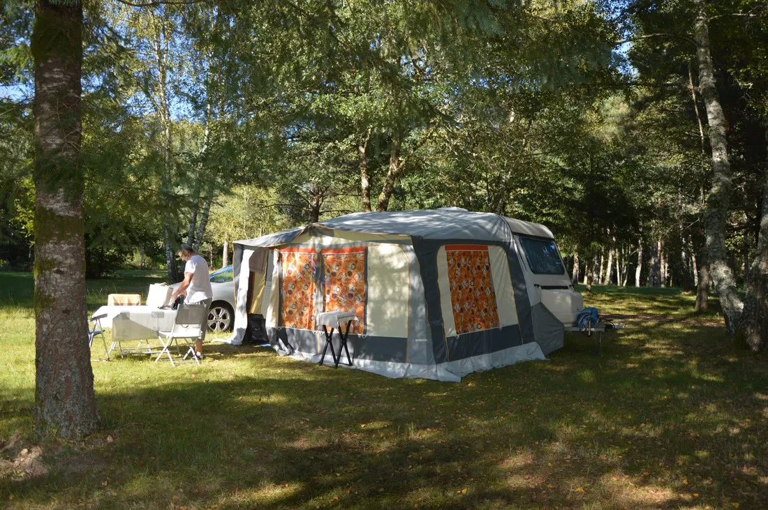 camping-etang-de-taysse-espagnac-leiun