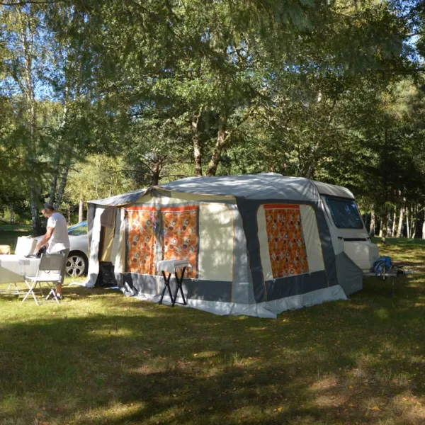 camping-etang-de-taysse-espagnac-leiun