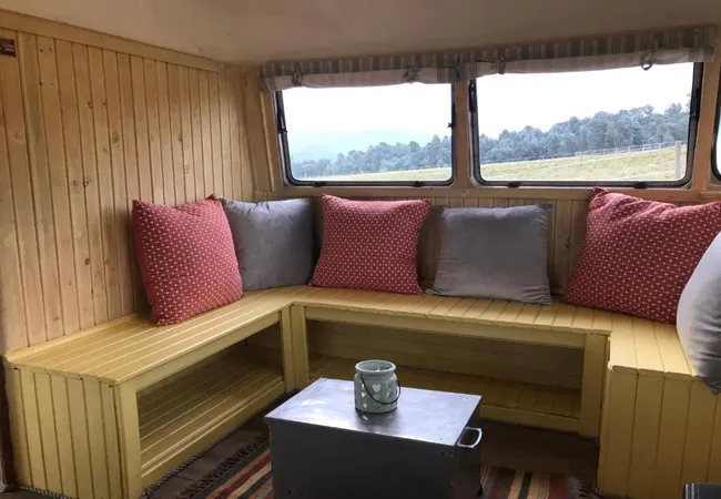 tin-can-glamping-caravan-underberg-bvrbh