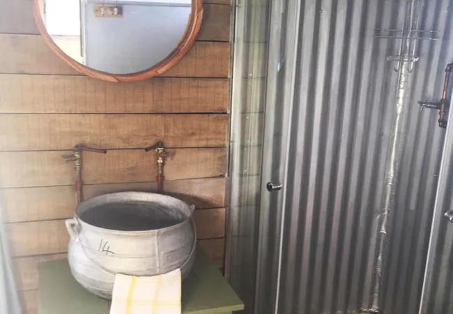 tin-can-glamping-caravan-underberg-jb2tj