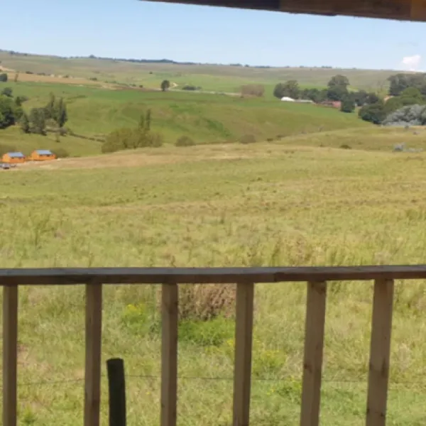 tin-can-glamping-caravan-underberg-puo0k