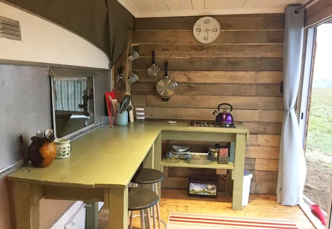 tin-can-glamping-caravan-underberg-vyjzz