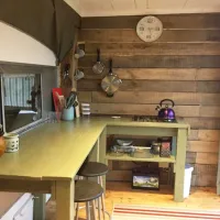 tin-can-glamping-caravan-underberg-vyjzz