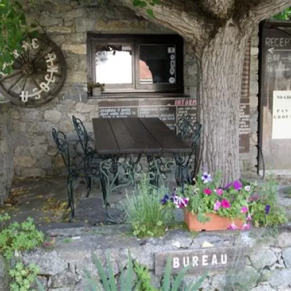 camping-aire-naturelle-de-u-sognu-corte-kkfv4