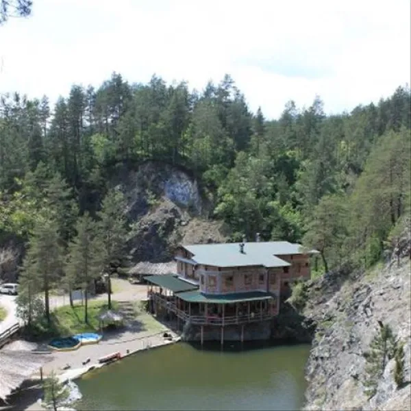 camping-orlovo-jezero-petrovo-yjuna