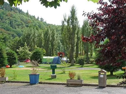 camping-municipal-les-bombes-chambon-sur-lac-hoh5y