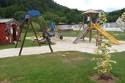 camping-municipal-les-bombes-chambon-sur-lac-mfvw6