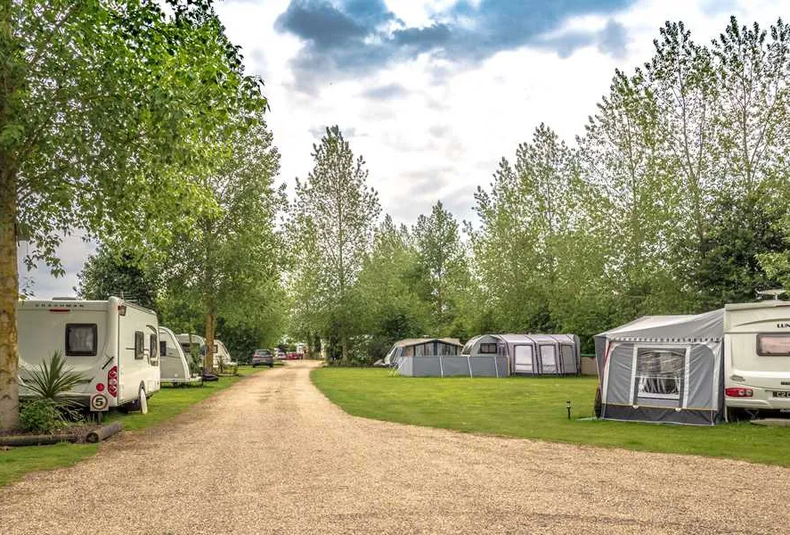 the-oaks-caravan-park-ipswich-35ffq