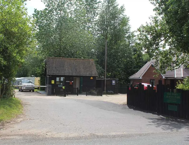 the-oaks-caravan-park-ipswich-aqgkz