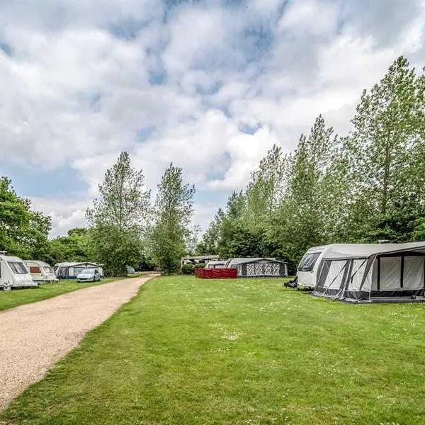 the-oaks-caravan-park-ipswich-c7rvf