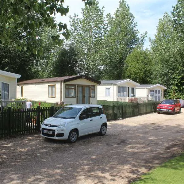 the-oaks-caravan-park-ipswich-dflur
