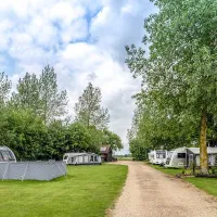 the-oaks-caravan-park-ipswich-nnjnq