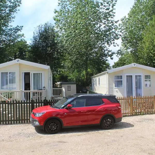 the-oaks-caravan-park-ipswich-pdbve