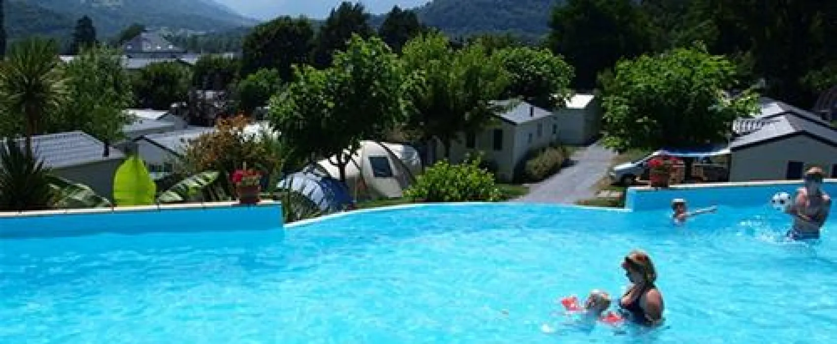 Flower camping - Le Soleil Du Pibeste  