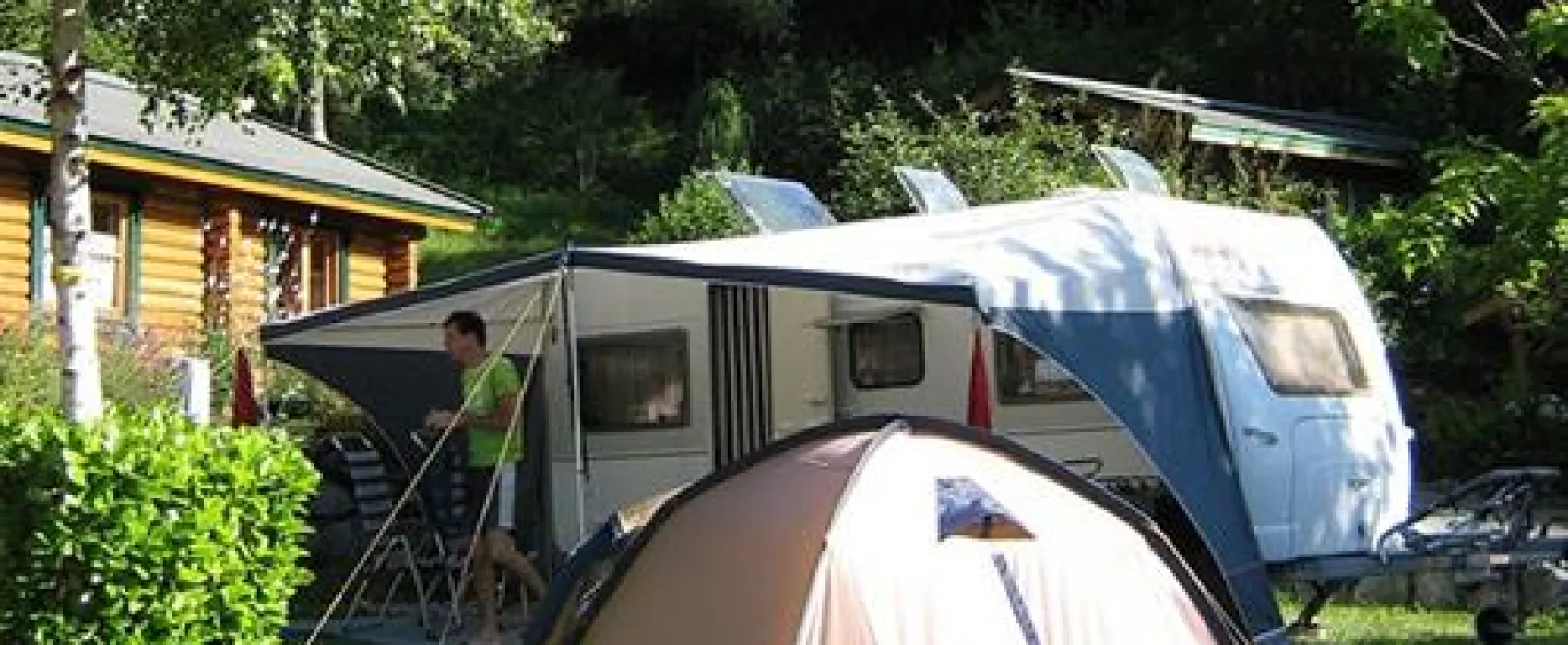 Flower camping - Le Soleil Du Pibeste  