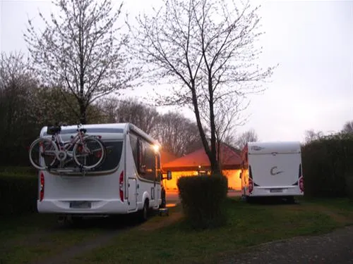 knaus-campingpark-hamburg-hamburgschnelsen-hfz5j