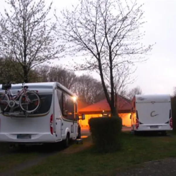knaus-campingpark-hamburg-hamburgschnelsen-hfz5j