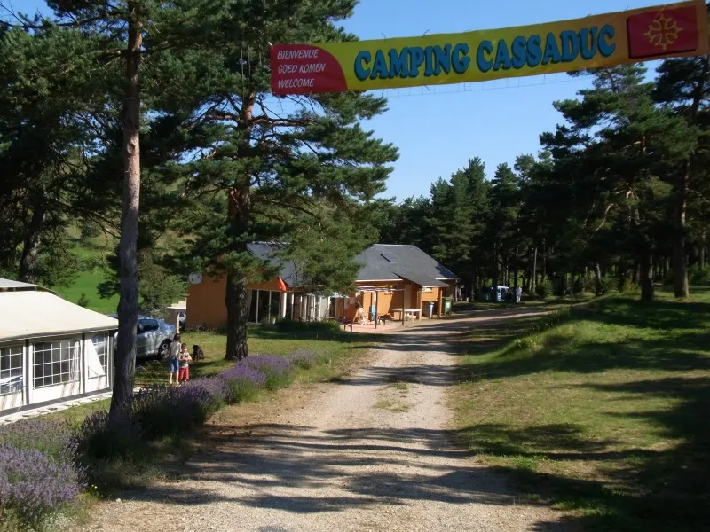 camping-cassaduc-st-georges-de-levejac-2zvlu