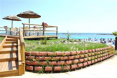 airone-bianco-residence-village-lido-delle-nazioni-xk24w