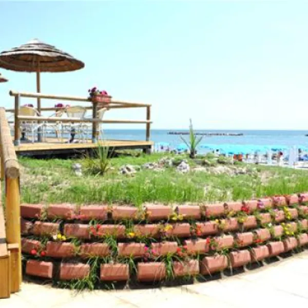 airone-bianco-residence-village-lido-delle-nazioni-xk24w