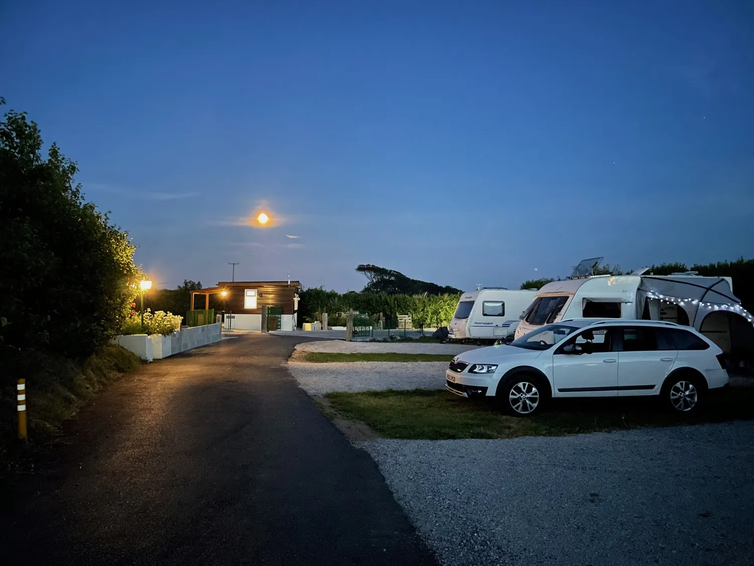 parkland-camping-site-kingsbridge-w1u7w