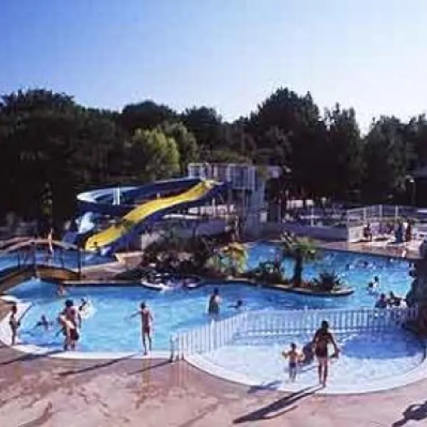 camping-de-la-piscine-fouesnant-5abg7