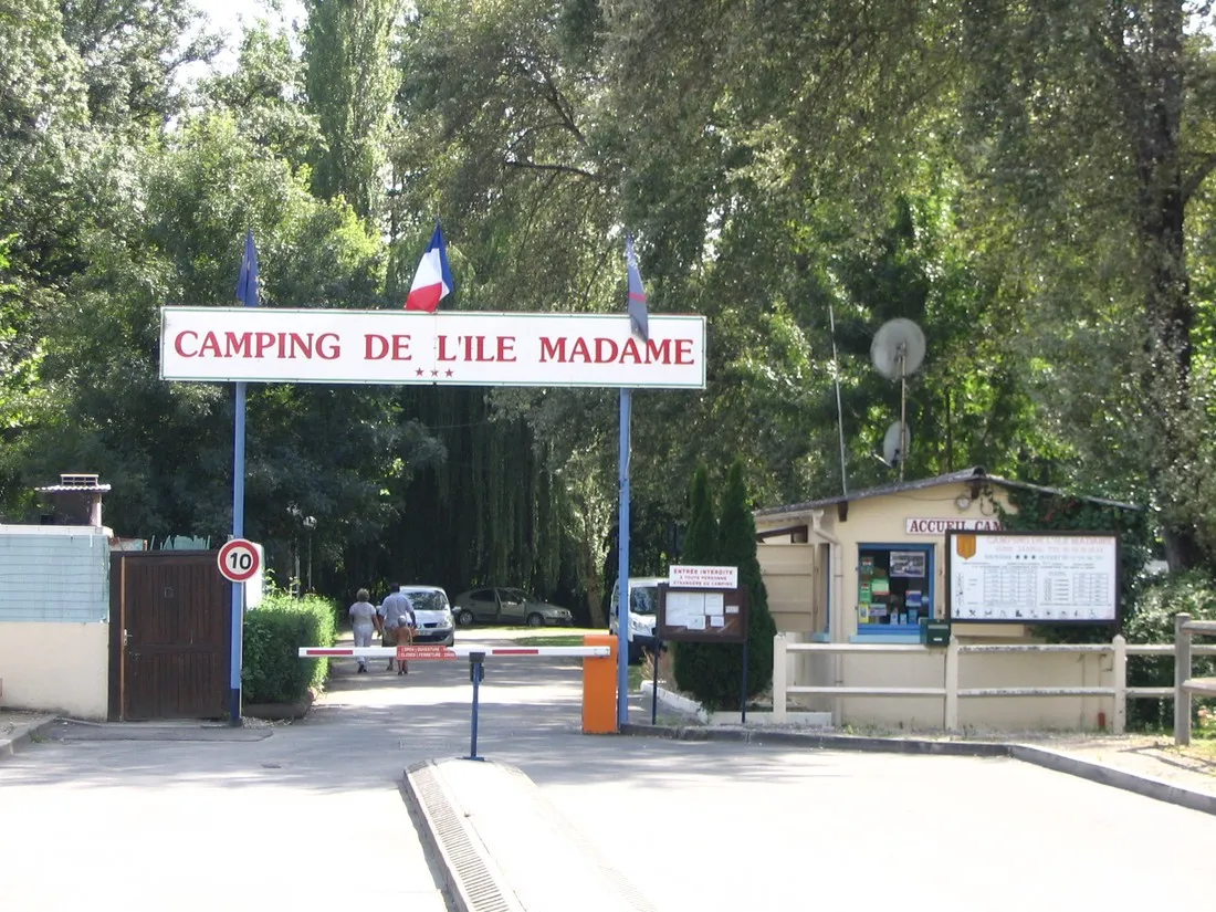 camping-ile-madame-jarnac-zs732