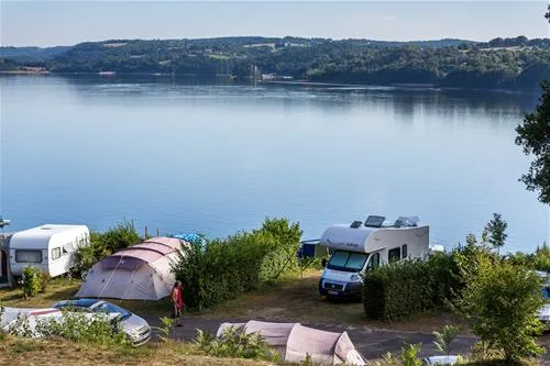 camping-les-aubazines-bort-les-orgues-iawmp
