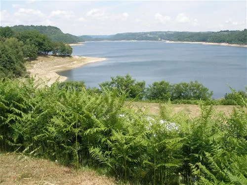 camping-les-aubazines-bort-les-orgues-qwbyv