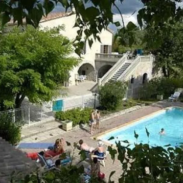 camping-domaine-de-chadeyron-ardche-yfabg