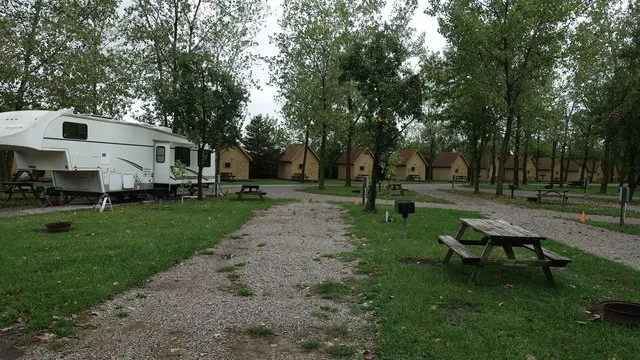 camp-sandusky-cabins-sandusky-2bknu