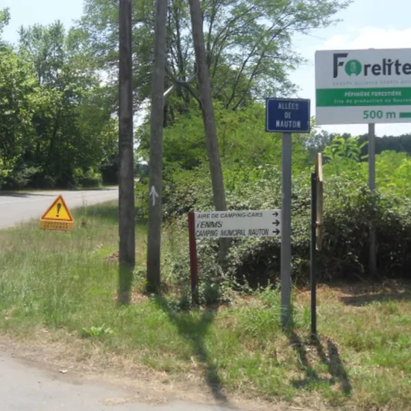 aire-de-camping-cars-de-nauton-roquefort-9vmkw