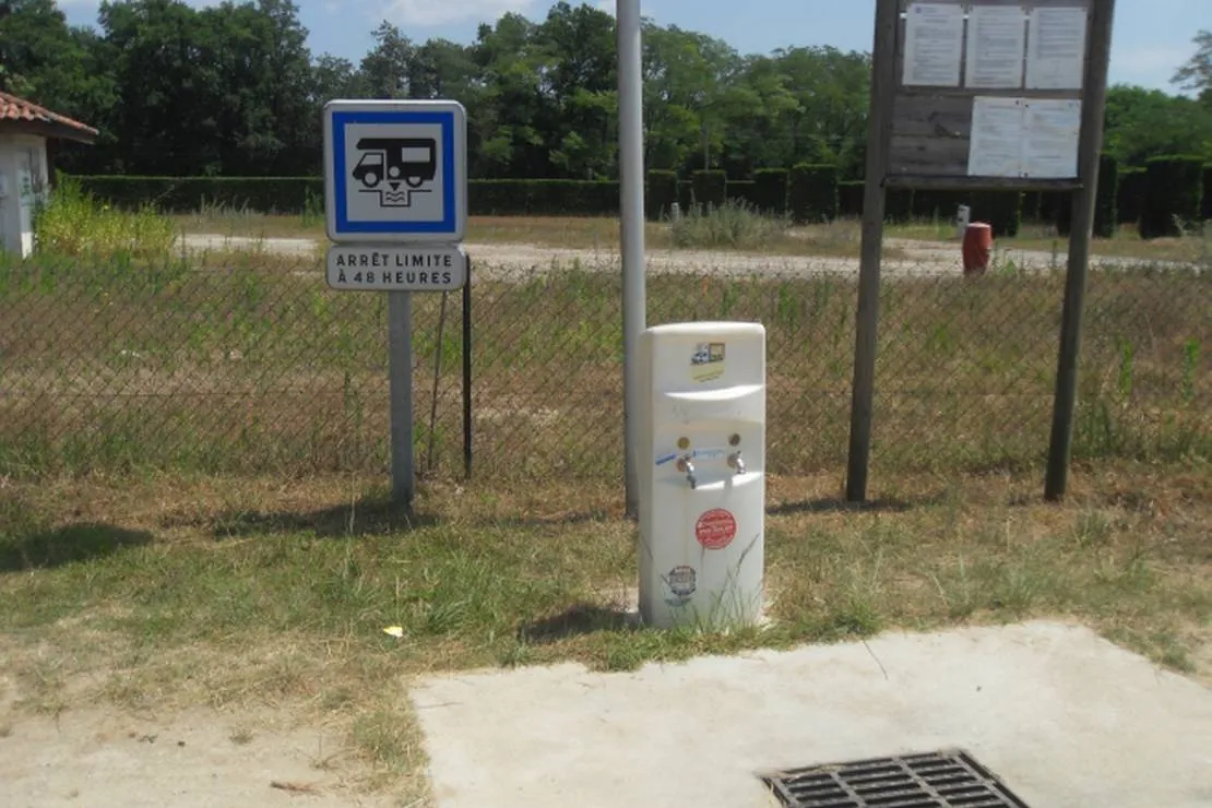 aire-de-camping-cars-de-nauton-roquefort-kghfz