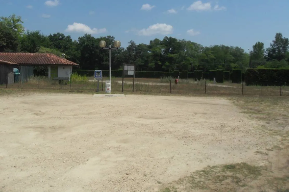aire-de-camping-cars-de-nauton-roquefort-ozhna